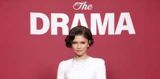 Zendaya ha indossato un look custom made Louis Vuitton alla prima di “The Drama” a Parigi Zendaya ha indossato un look custom made Louis Vuitton alla prima di “The Drama” a Parigi