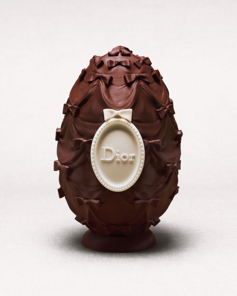 A couture confection unveiled: the Dior chocolate egg by multi-starred chef Yannick Alléno. Available exclusively at Le Jardin at 30 Montaigne.