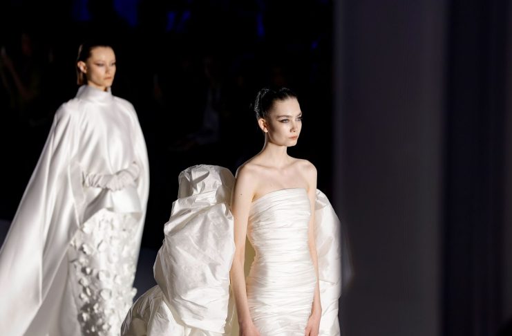 Stéphane Rolland turns Barcelona Bridal night into a tribute to Love. Stéphane Rolland turns Barcelona Bridal night into a tribute to Love.