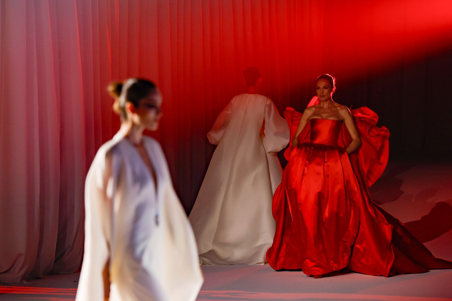 Stéphane Rolland turns Barcelona Bridal night into a tribute to Love.