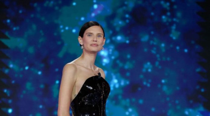 Bianca Balti incanta i David di Donatello 2026: il fascino scultoreo firmato Issey Miyake Bianca Balti in Issey Miyake ai David di Donatello 2026