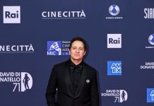 David di Donatello 2026: Claudio Santamaria in total look custom Louis Vuitton Claudio Santamaria ha indossato a un total look custom Louis Vuitton sul Red Carpet della 71ª edizione dei David di Donatello