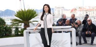 Cannes 79: Gianna Jun cattura i riflettori in Louis Vuitton per il debutto di “Colony” Gianna Jun ha indossato un look Louis Vuitton in occasione del photocall di "Colony" durante la 79ª edizione del Festival di Cannes