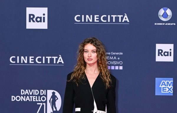 Giulia Maenza in total look Louis Vuitton alla 71ª edizione dei David di Donatello Giulia Maenza in total look Louis Vuitton alla 71ª edizione dei David di Donatello
