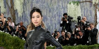 Hoyeon incanta il Met Gala 2026: l’arte del costume firmata Louis Vuitton Hoyeon incanta il Met Gala 2026 l’arte del costume firmata Louis Vuitton