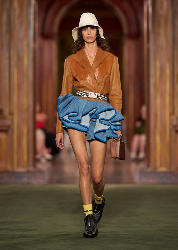 A tale of two cities. For the Louis Vuitton Cruise 2027 collection, Nicolas Ghesquière forges connection - between the distinct identities and realities of Paris and New York, and between the cities within that city, its dichotomies, its dualities.