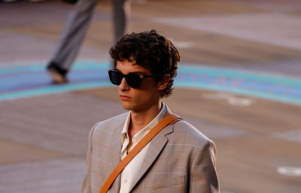 Louis Vuitton svela gli occhiali da sole LV Heritage tra innovazione e savoir-faire Louis Vuitton svela gli occhiali da sole LV Heritage tra innovazione e savoir-faire