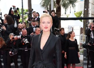 Cannes 2026 – Nadia Tereszkiewicz in Dior for the Premiere of “Fatherland” by Pawel Pawlikowski Cannes 2026 - Nadia Tereszkiewicz in Dior for the Premiere of "Fatherland" by Pawel Pawlikowski
