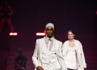 EROTICA, la prima collezione di Lauro De Marinis per Dondup, sfila allo Stadio San Siro EROTICA, la prima collezione di Lauro De Marinis per Dondup, sfila allo Stadio San Siro