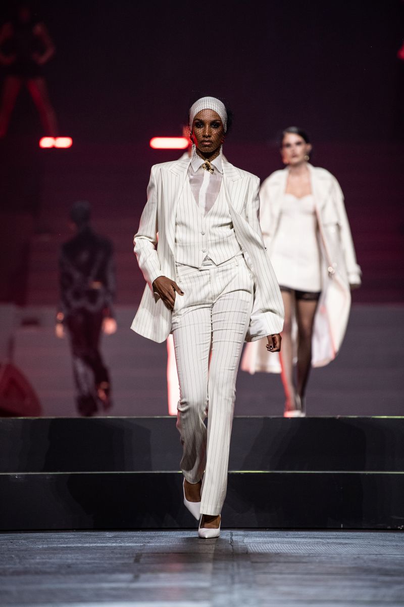 EROTICA, la prima collezione di Lauro De Marinis per Dondup, sfila allo Stadio San Siro