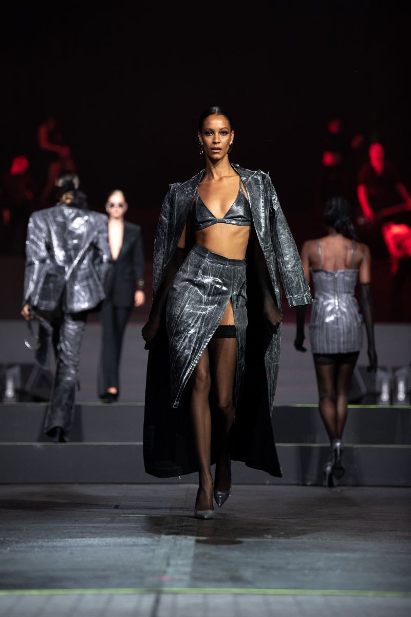 EROTICA, la prima collezione di Lauro De Marinis per Dondup, sfila allo Stadio San Siro