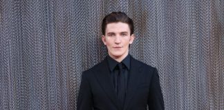 Ewan Mitchell ha indossato un look Louis Vuitton alla premiere della terza stagione di “House of Dragons” Ewan Mitchell ha indossato un look Louis Vuitton alla premiere della terza stagione di "House of Dragons"