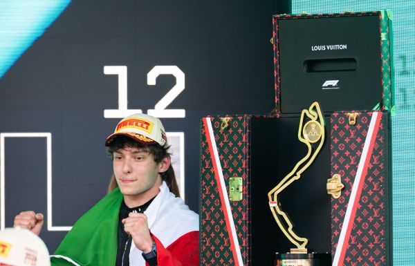 Kimi Antonelli vince il FORMULA 1® LOUIS VUITTON GRAND PRIX DE MONACO™ 2026 Kimi Antonelli vince il FORMULA 1® LOUIS VUITTON GRAND PRIX DE MONACO™ 2026