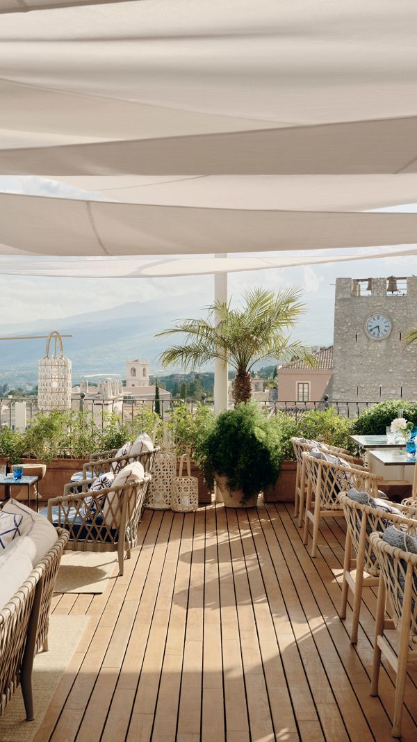 Louis Vuitton è lieta di annunciare la riapertura di Le Bar Louis Vuitton e del Louis Vuitton Restaurant per la stagione estiva 2026.