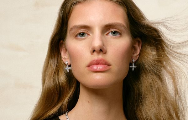 Louis Vuitton presenta i nuovi gioielli Idylle Blossom Louis Vuitton amplia la collezione Idylle Blossom con nuovi gioielli in diamanti, essenziali e senza tempo