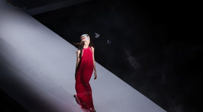 Momonì sfila alla Shenzhen-Milan Lifestyle Week con la Spring Summer 2027 Momonì sfila alla Shenzhen-Milan Lifestyle Week con la Spring Summer 2027