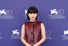Aju Makita in total look Louis Vuitton al photocall di “Look Back” per il Festival del Cinema di Venezia AJU MAKITA WEARS LOUIS VUITTON TO “LOOK BACK” PHOTOCALL DURING THE 83RD VENICE INTERNATIONAL FILM FESTIVAL