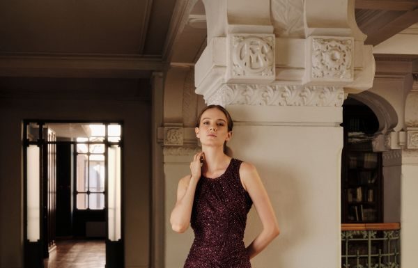 Antonio Riva Milano presenta The Velvet Night Antonio Riva Milano presenta The Velvet Night, un'eleganza tra glamour e trasformazioni