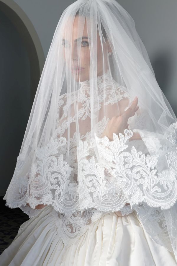 Il sogno romantico di Ilary Blasi firmato Ermanno Scervino