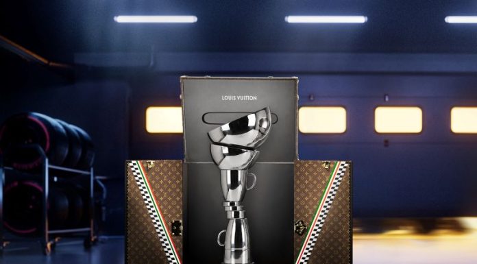 Louis Vuitton presenta il Trophy Trunk su misura per il trofeo Formula 1® Pirelli Gran Premio d’Italia 2026 di Monza Louis Vuitton presenta il Trophy Trunk su misura per il trofeo Formula 1® Pirelli Gran Premio d’Italia 2026 di Monza