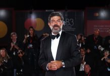 Pierfrancesco Favino ha indossato un look Louis Vuitton alla Prima di “Dio Ride” sul red carpet dell’83° Festival del Cinema di Venezia Pierfrancesco Favino ha indossato un look Louis Vuitton alla Prima di “Dio Ride” sul red carpet dell’83° Festival del Cinema di Venezia