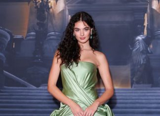 Deva Cassel in Dior for the “Fantôme De L’Opéra” Paris Premiere Deva Cassel in Dior for the “Fantôme De L’Opéra” Paris Premiere