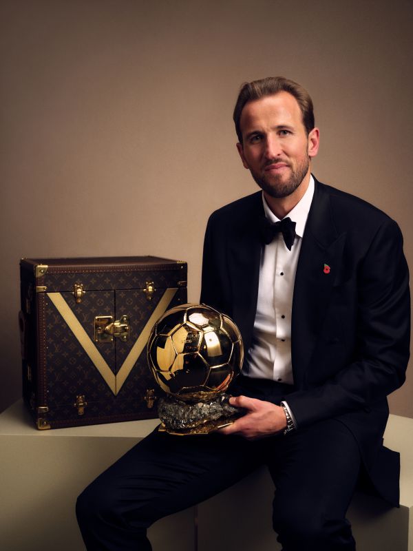 Harry Kane and Alexia Putellas win the 2026 Ballon d’Or™, presented in their respective Louis Vuitton Trophy Trunks